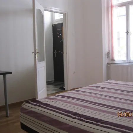 Kalman Imre One Bedroom *