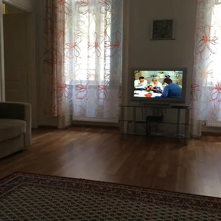 Kalman Imre One Bedroom *