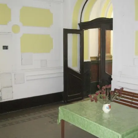 Kalman Imre One Bedroom *